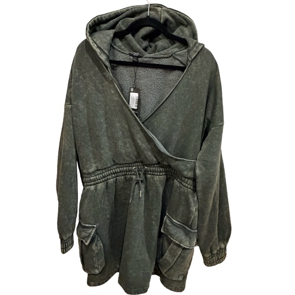 Pretty Little‎ Thing Shape Khaki Oversized Hoodie Dress size 14 NWT - Picture 3 of 6